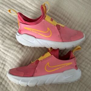 NIKE, Kids' Preschool Flex Runner 2 Shoes, color White/Coral Chalk, size 12C